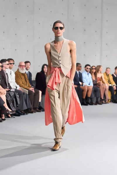 Look 3